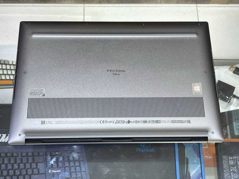 DELL Precision 5560 Core i7-11850H ram 32 ssd 256 Quadro T1200 4gb