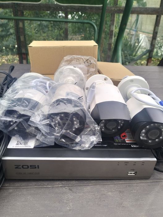 Kit sistem supraveghere cu 4 camere si Dvr