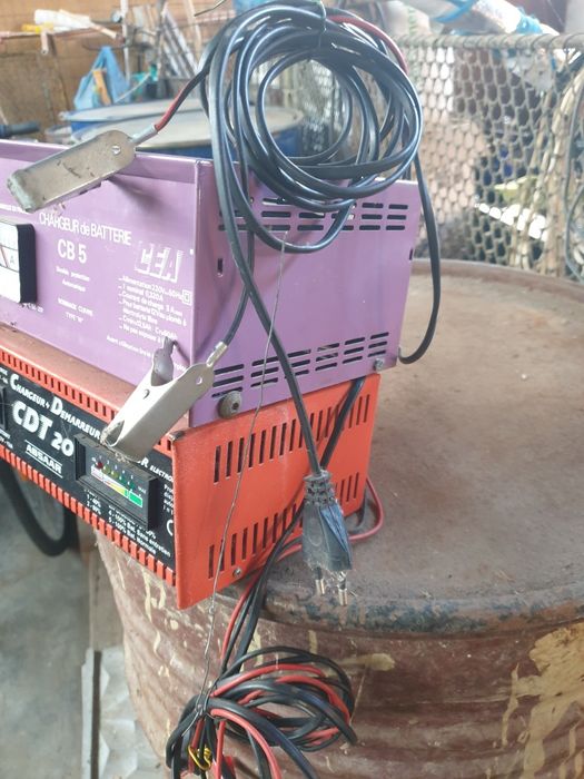 Redresoare incarcare baterii auto 12 v