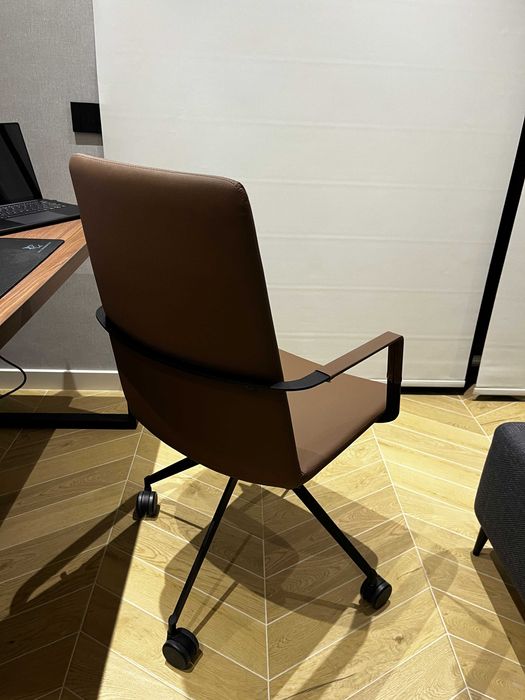 Офис/посетителски/домашен стол от изкуствена кожа