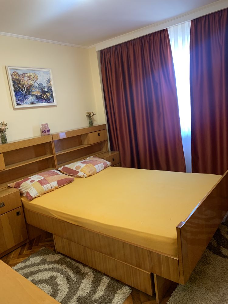 Inchiriez apartament CENTRAL 4 camere decomandate.