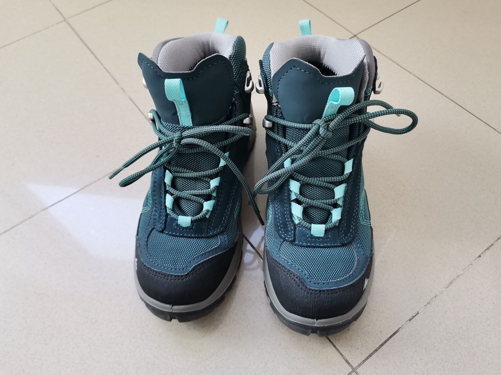 Дамски непромокаеми туристически обувки за планински преходи mh100 mid