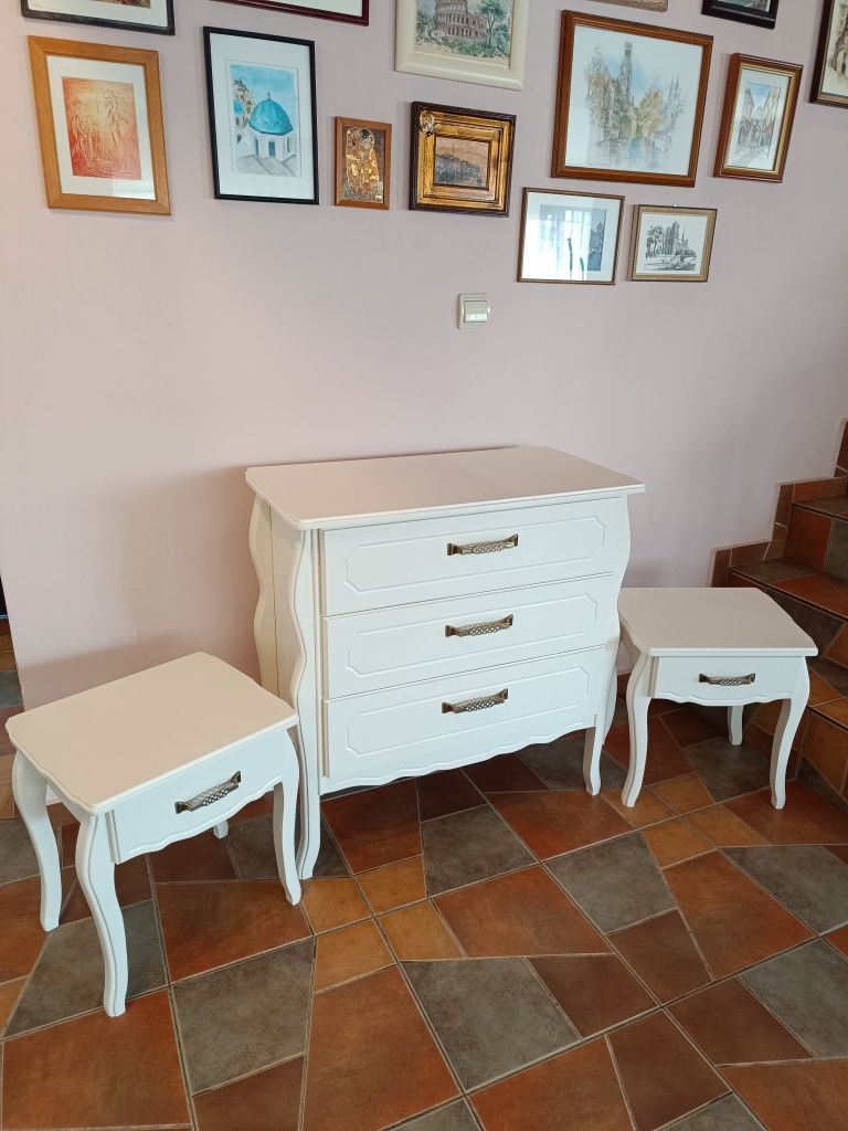 Comode din lemn masiv, modele vintage