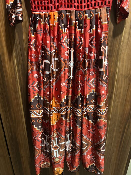 Дълга дамска рокля с мотиви