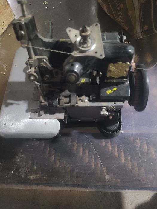 Оверлог почти новый