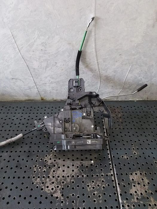 Broasca usa stanga fata mercedes c class w205 a2220063999 a0997202300