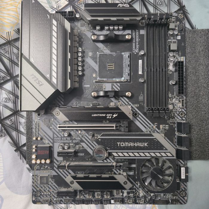 Placa de baza MSI X570 TOMAHAWK WIFI  AM4