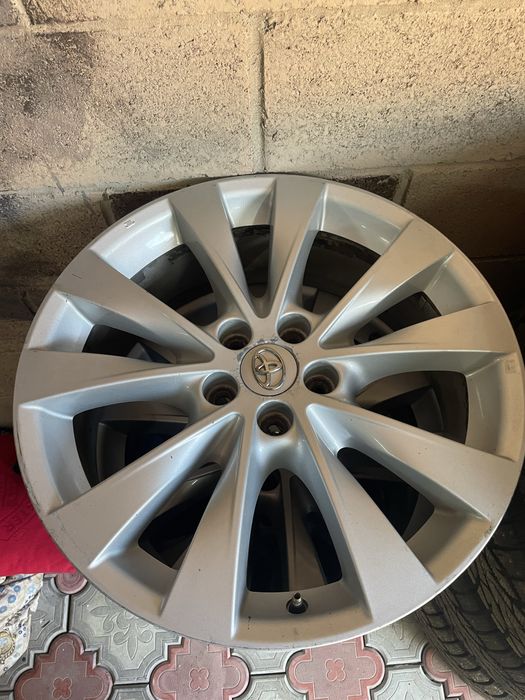 Диски оригинал Toyota Venza 19r