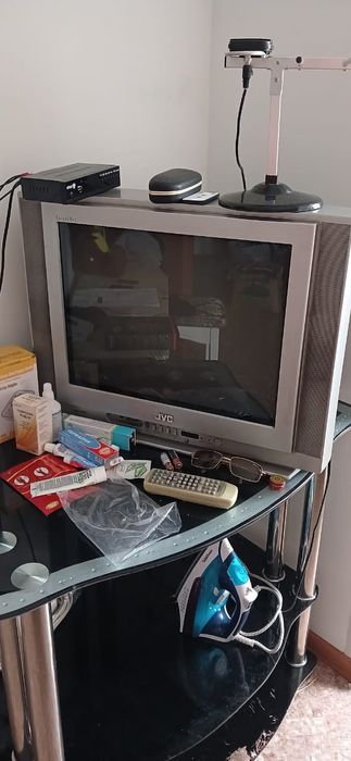 Продам телевизор JVC с подставкой