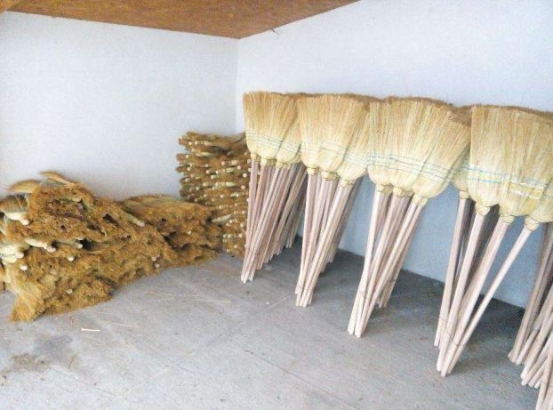 Cozi de unelte [ lopata/ sapa/ târnăcop/ topor/ grebla/ furca/ coasa ]