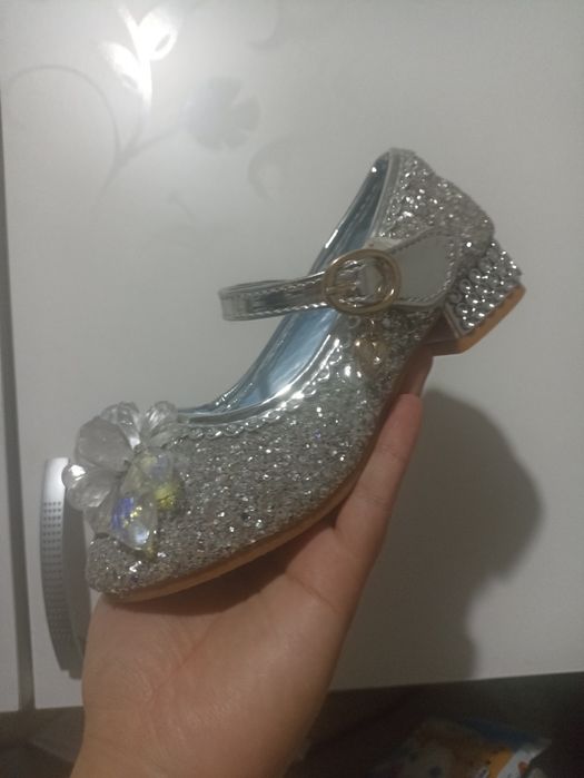Продам детские туфли