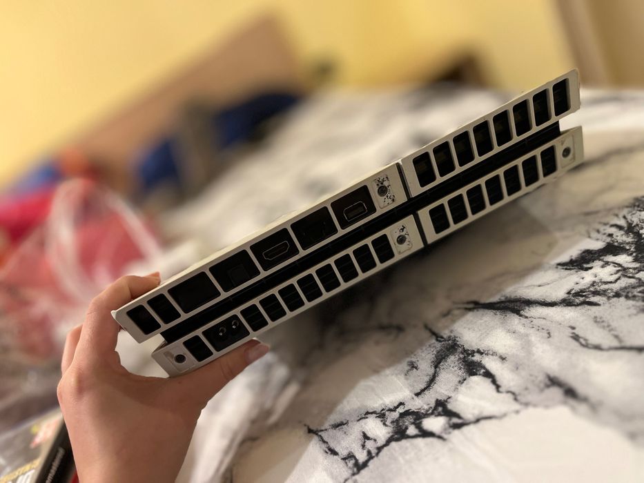 Плейстейшън 4 + 4 игри