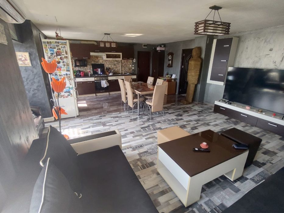 De vanzare apartament 3 camere plus mansarda negociabil