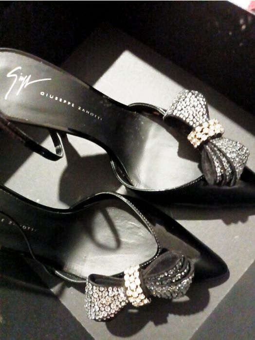 Pantofi femei Giuseppe Zanotti numărul 38 preț negociabil 4200 lei