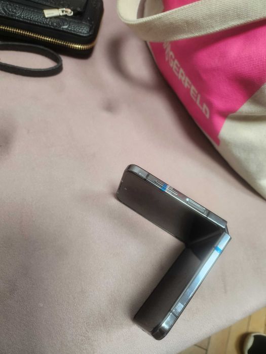 Samsung flip Z 5