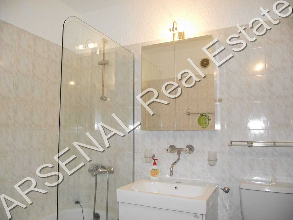 Тристаен апартамент под наем, Център