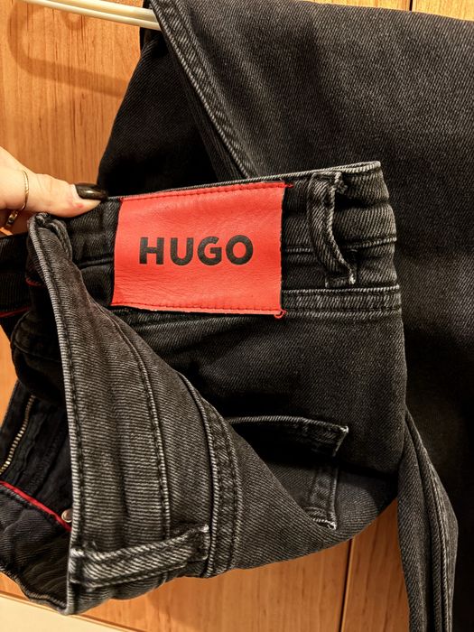 Дънки на марката Hugo, 28/32 размер, с ценпки на крачолите.