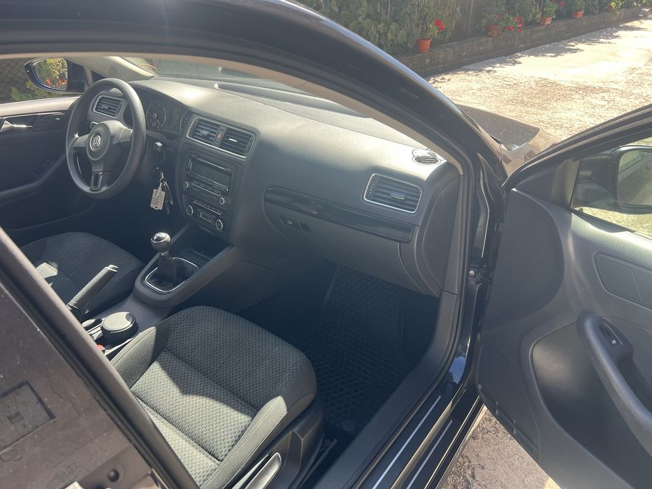 Vand VW Jetta 1.6 diesel , euro 5 !