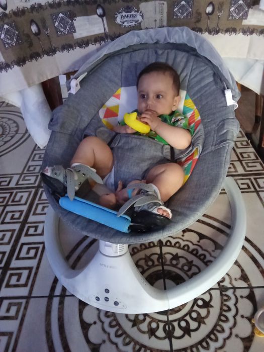 Leagăn bebe cu muzica