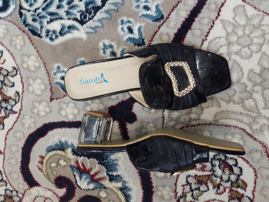 Jenskiy oyoq kiyimlar yengi