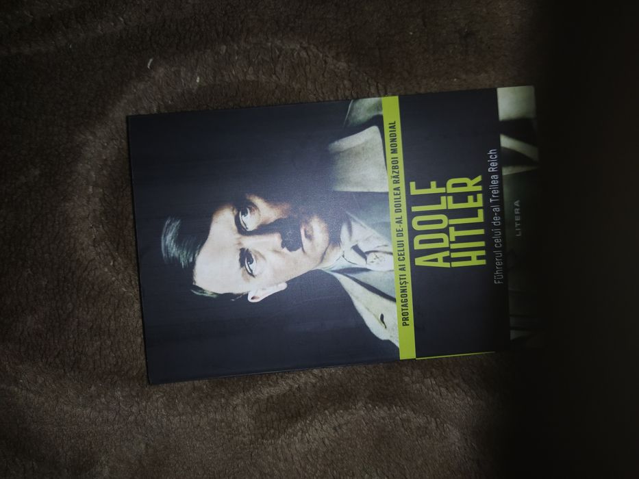 Carte biografie dictator