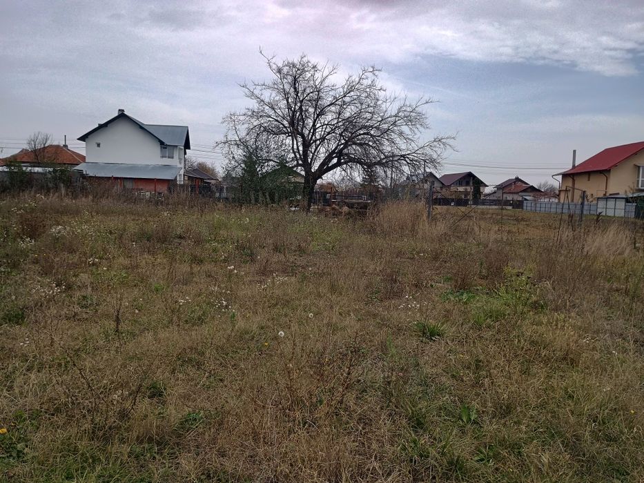 Teren arabil intravilan de vânzare