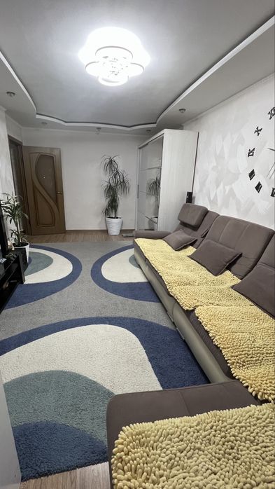 Продам ковер в хорошем состоянии 400*2,50