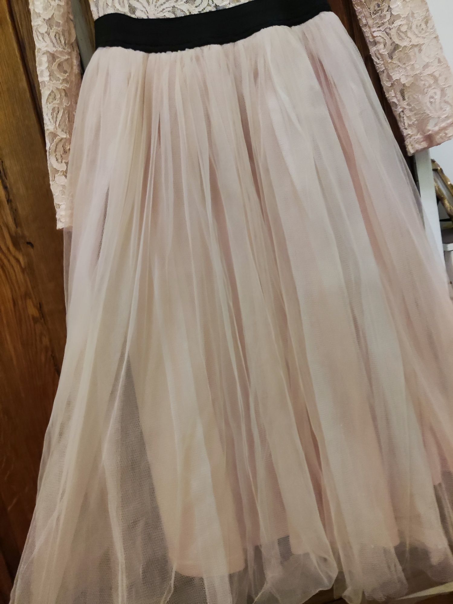 Rochie tulle și dantelă