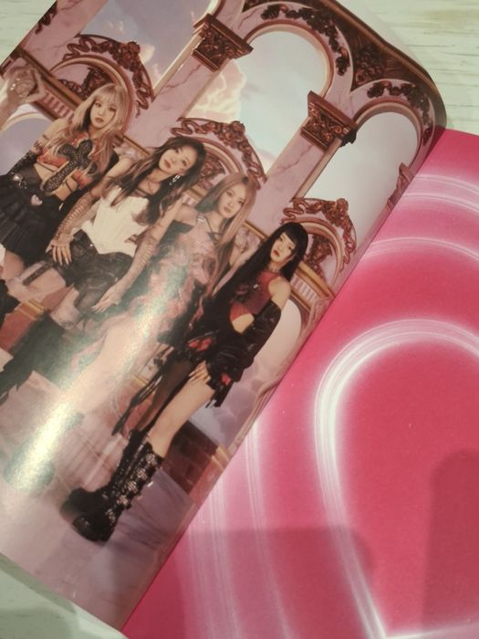 KISS OF LIFE - Midas Touch