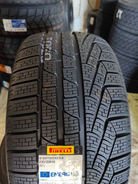4 зимни гуми 235/35R19 Pirelli Sottozero W240 SerieII (N1) 87V DOT2625