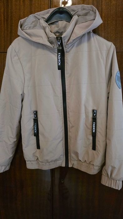 Дамско яке бежово