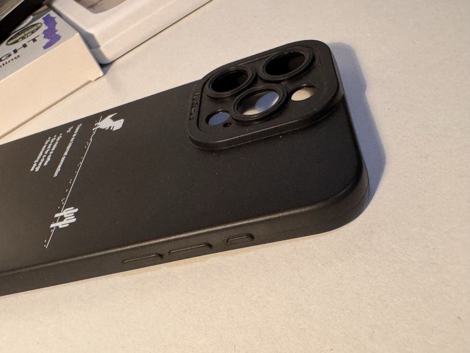 Калъфи за iphone 15 Pro max - UAG и Pitaka