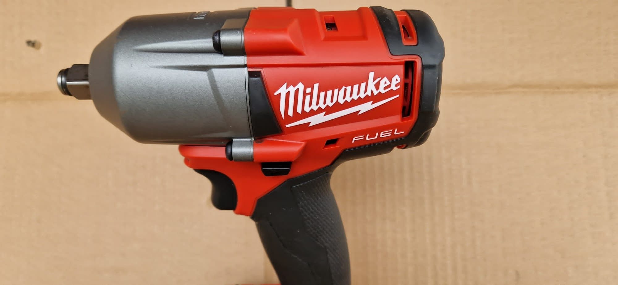 Milwaukee pistol de impact pe acumulatori