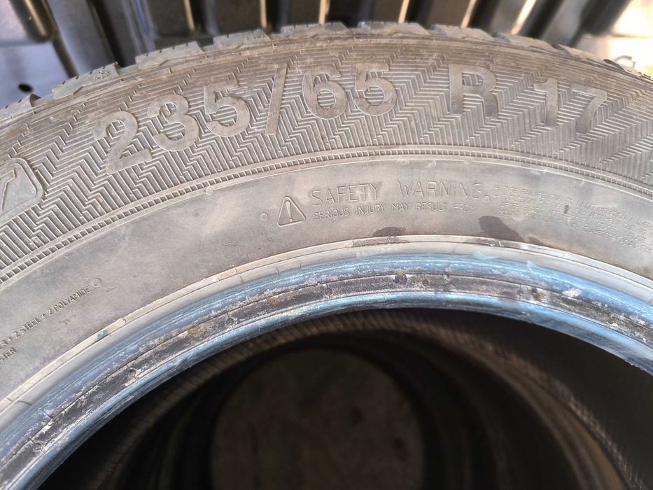 Продавам гуми и гуми с джанти.