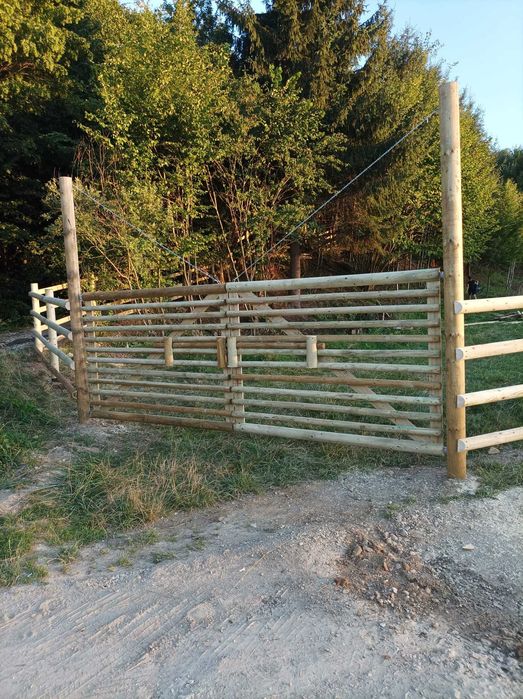 Porti rustice din lemn calibrat