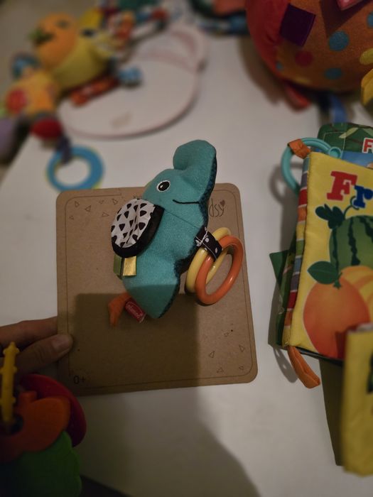 Лот от играчки от бебе до 12месеца