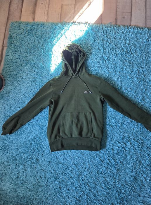 Зелено горнище на Lacoste.M размер..