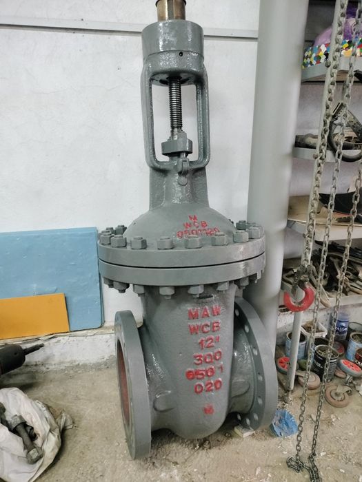 Продам задвижку 300/40