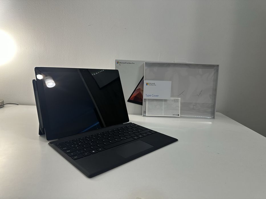 Microsoft Surface Pro 7 - 256GB Negru + Surface Type Cover + Pen