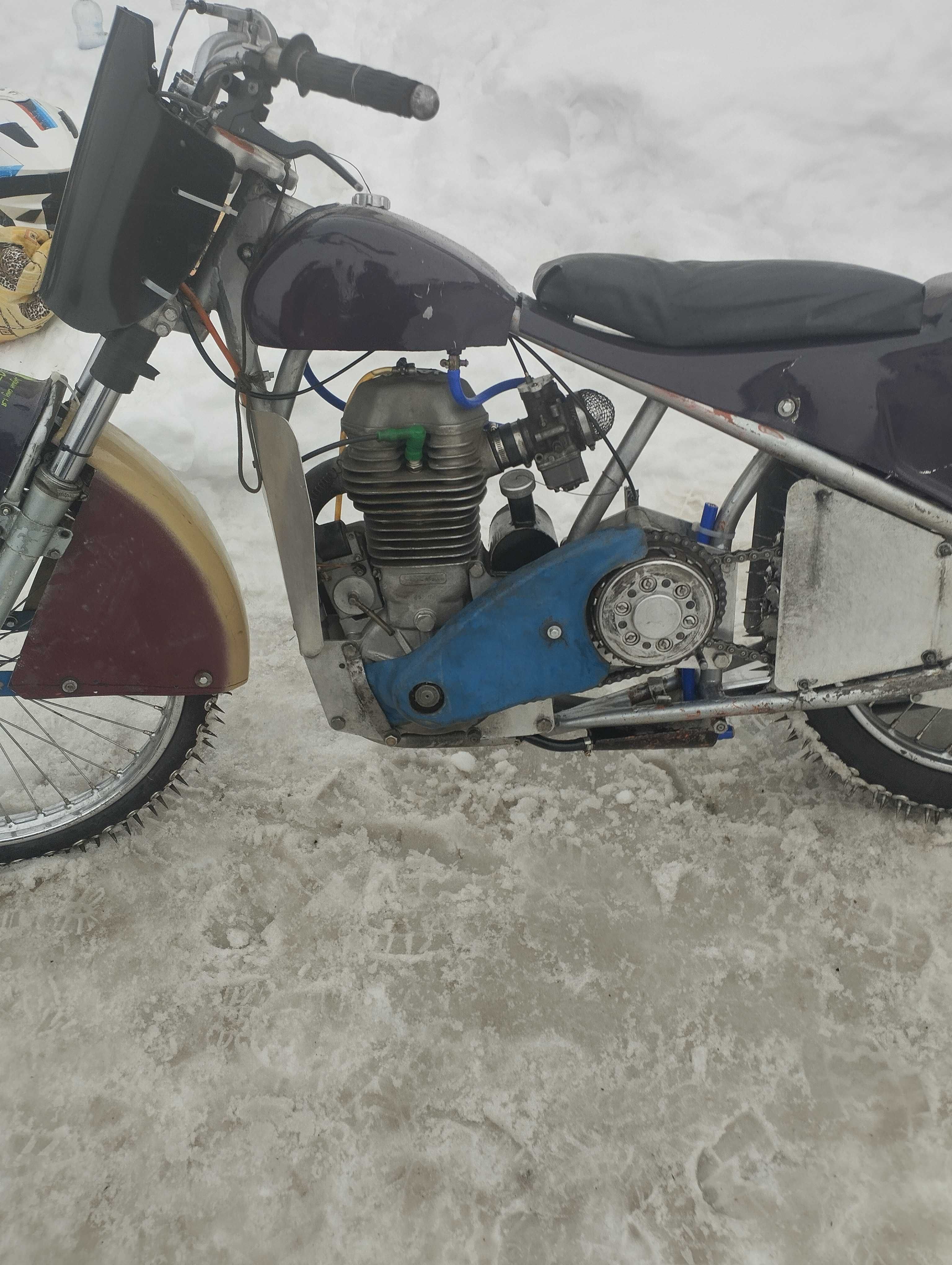 Ледовый мотоцикл Ява.