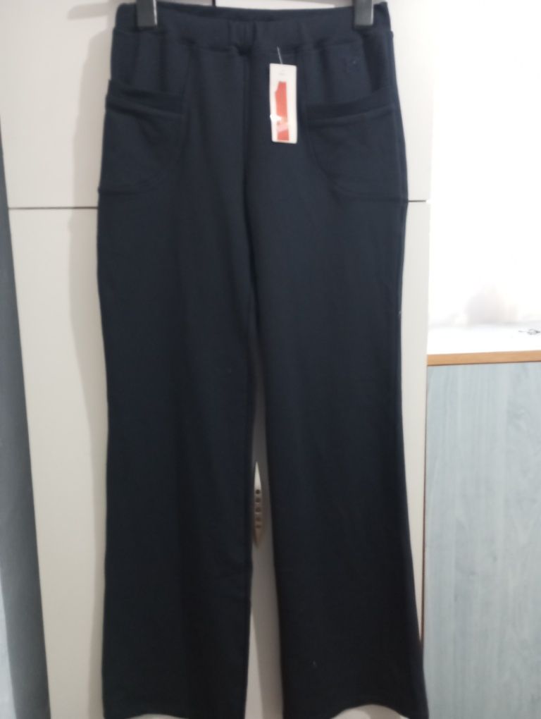 Pantaloni de trening noi, mărimea M(38-40)