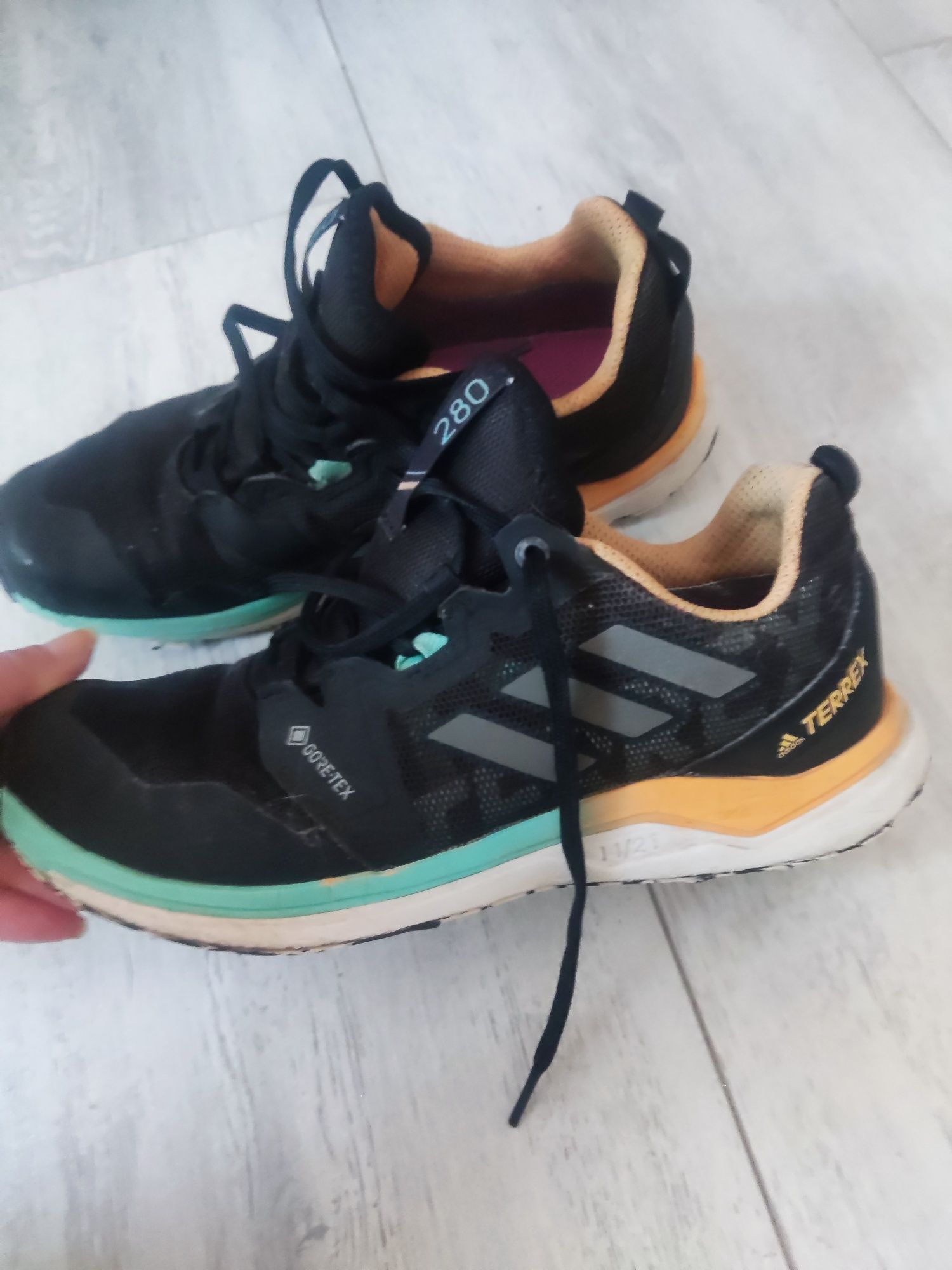 Adidas маратонки