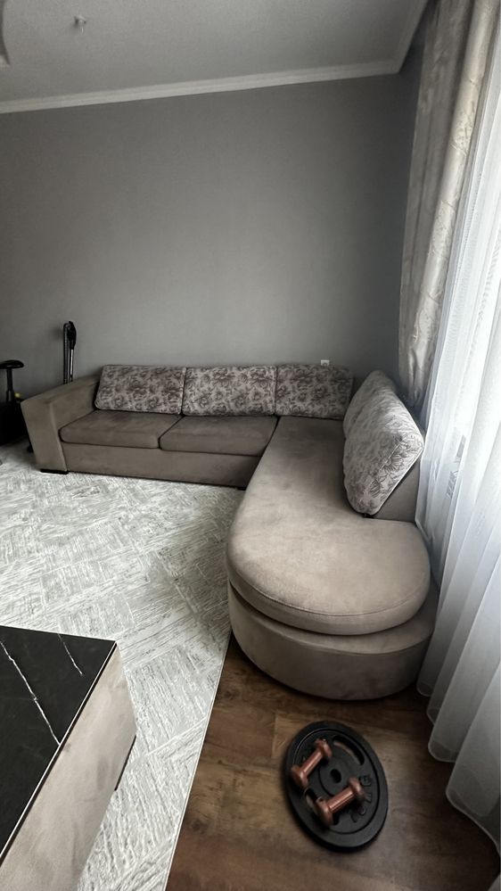 Продам диван 3х2 м , с журнальным столиком