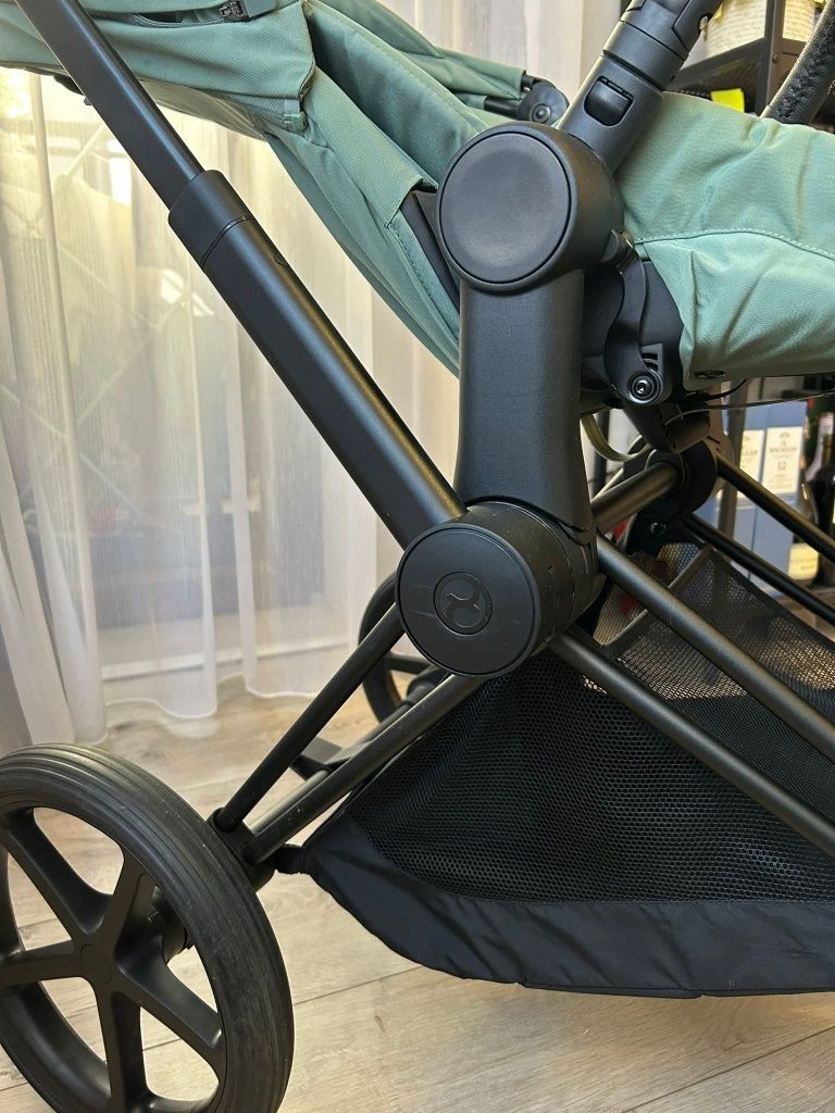 Cybex Priam 4 в цвят Leaf Green