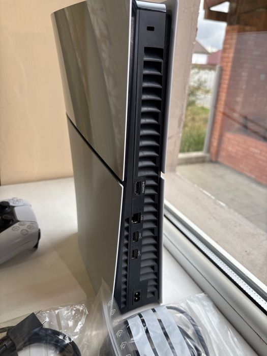 PlayStation 5 1 TB Fifa 25 si Bannerlord inclus