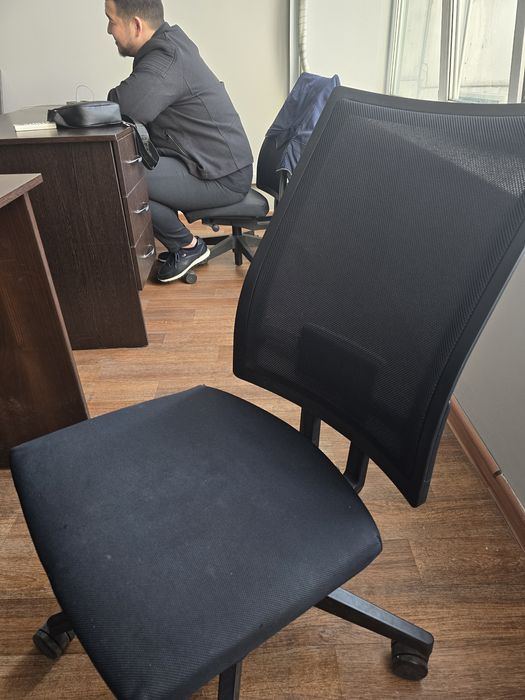 Срочно продаем стулья