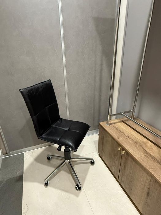 Продам кресло рабочее