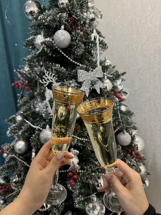 Продам искусственную новую елку