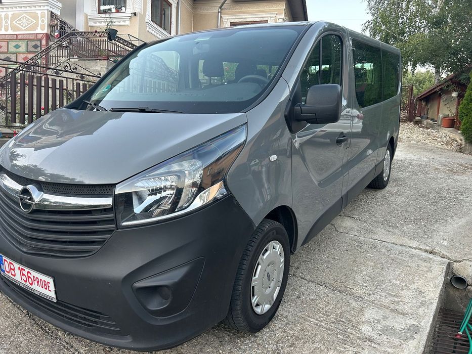 Opel Vivaro 9 locuri,model Lung,Navi,Euro 6,Stare foarte buna,km reali