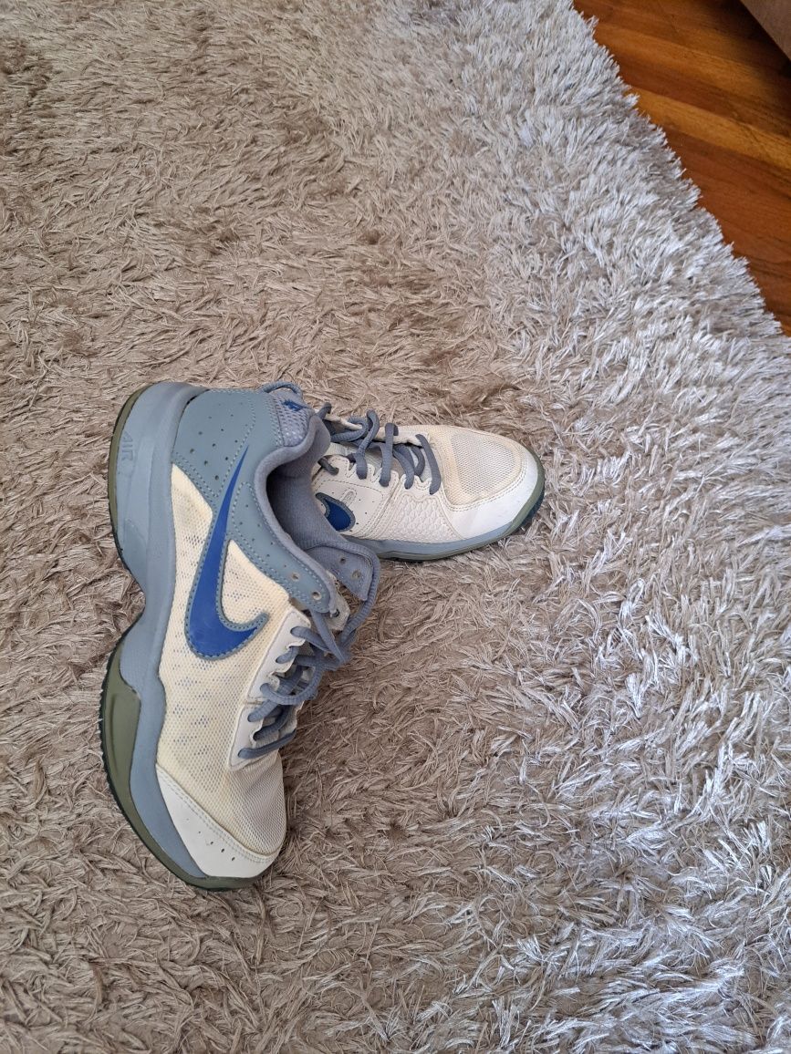 Дамски маратонки Nike